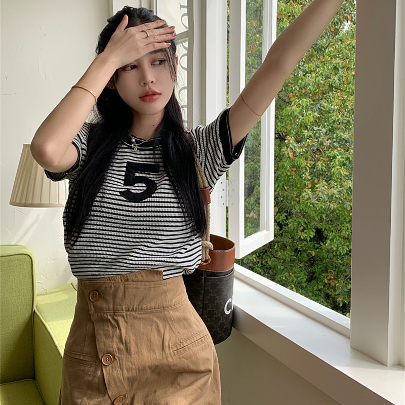 Áo Dệt Kim Ngắn Tay Cổ Tròn Ôm Dáng Họa Tiết Kẻ Sọc Màu Sắc Tương Phản Trẻ Trung