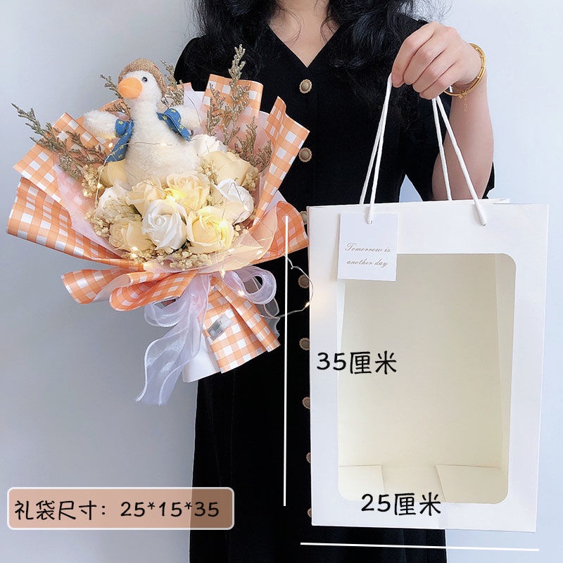 Bó Hoa Hình Chú Vịt Dễ Thương Dùng Làm Quà Tặng