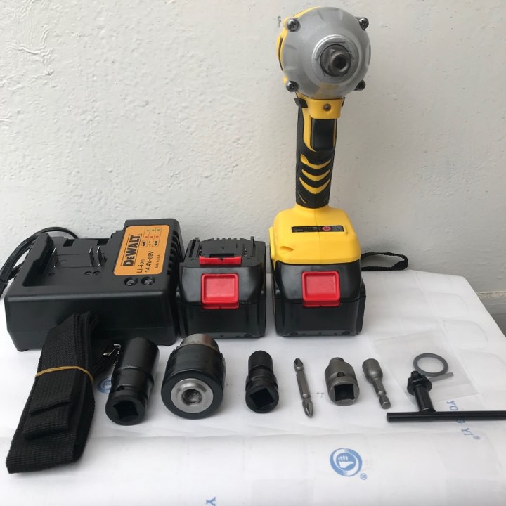 Máy siết bulong Dewalt 99V dùng pin, không chôi than. Chức năng: Siết mở bulong, khoan, bắt vít, bắn tôn...Kèm bộ phụ ki