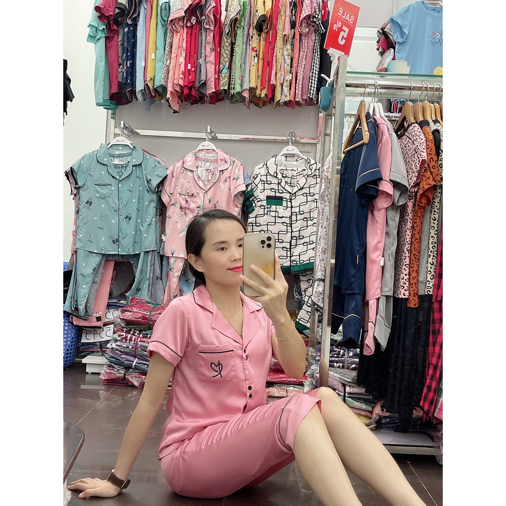 Bộ lụa trơn cao cấp Karoll cổ pyjama quần ngố áo tay cộc NH21.186 (có nhiều màu)