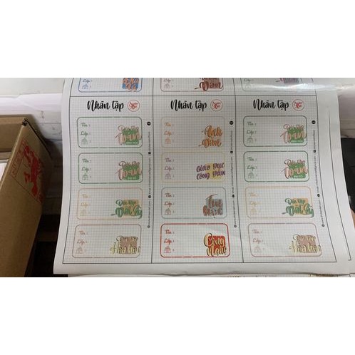 Nhãn vở có tên môn học - Tiểu Học -  1 Tấm   gồm 4 nhãn 3,5 x 7 cm đã được cắt