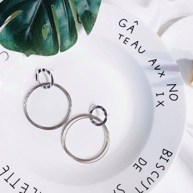 Khuyên tai hàng xuất của các hãng zara, h$m, F21. Đừng so sánh với những hàng rẻ nha mọi người.