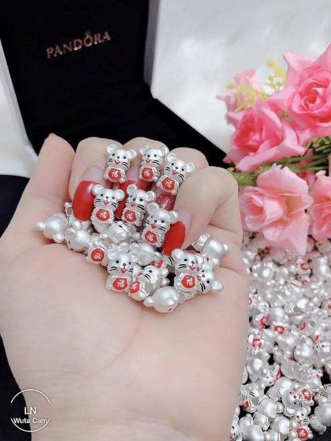 CHARM CHUỘT BẠC TA
