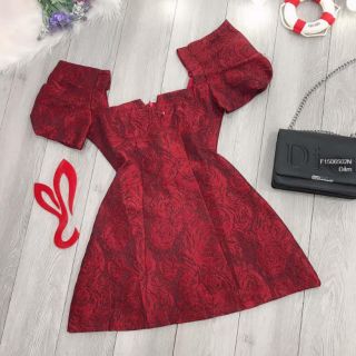 Đầm gấm cổ vuông tay phồng!