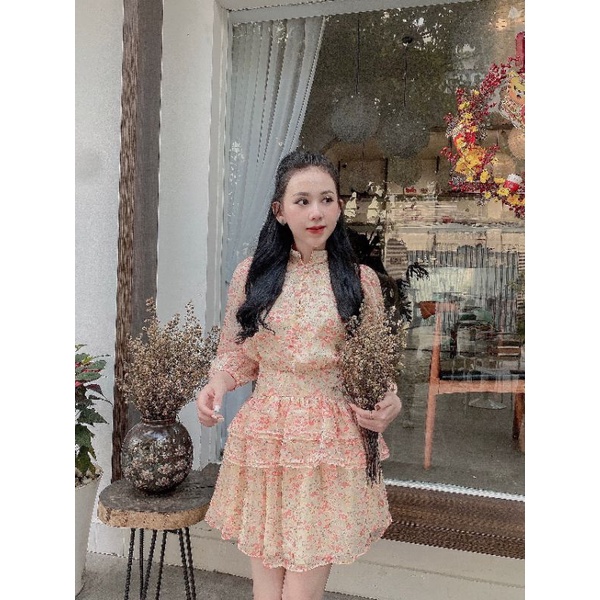 Đầm voan hoa cổ trụ tay dài 3 tầng