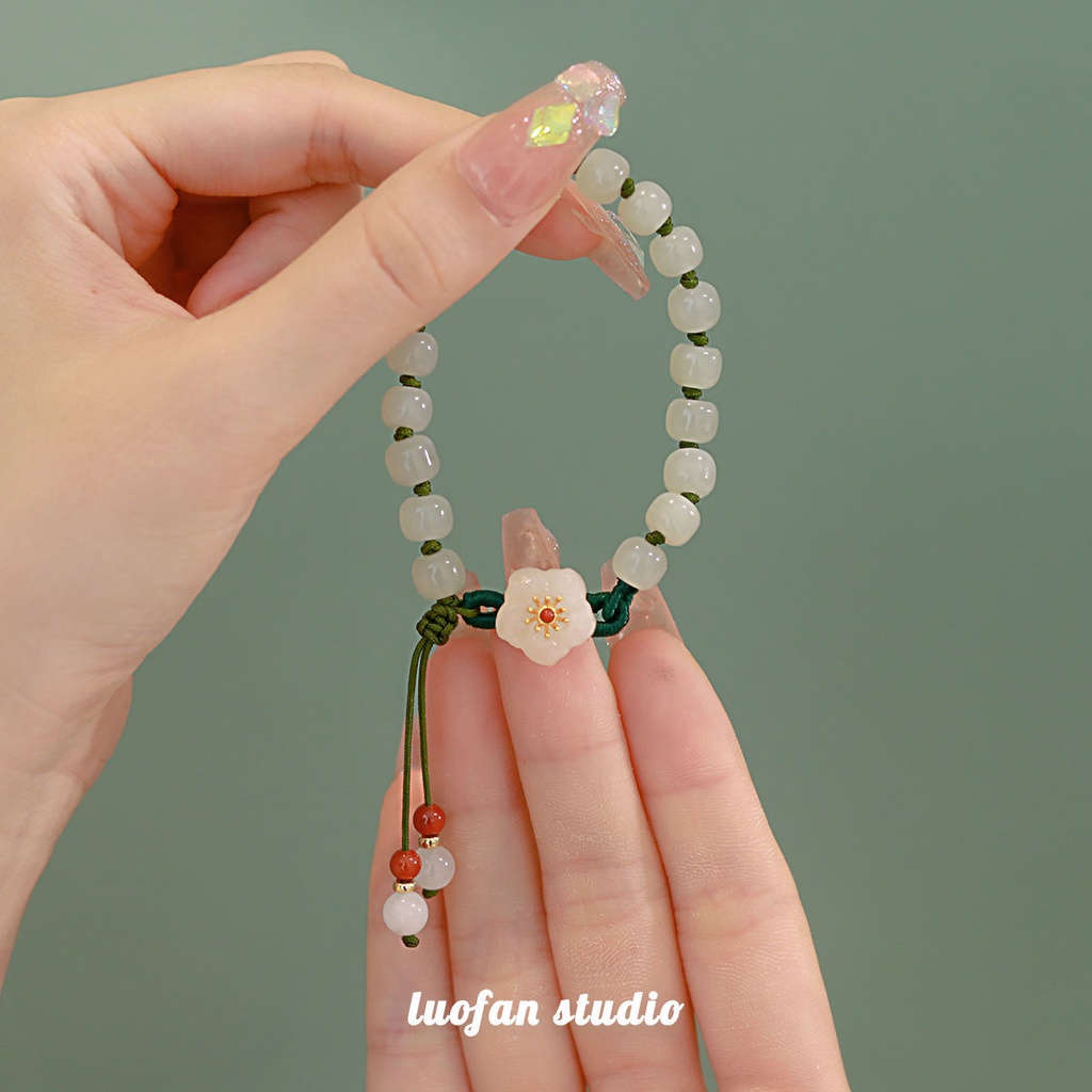 Vòng Đeo Tay Dạng Dây Bện Xỏ Hạt Ngọc Bích Hình Hoa Đào Truyền Động Cổ Điển Cho Nữ