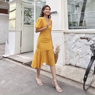 Đầm vàng cổ V đuôi cá