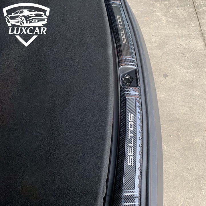 Ốp chống trầy cốp xe KIA SELTOS - Chất liệu TITAN cao cấp LUXCAR
