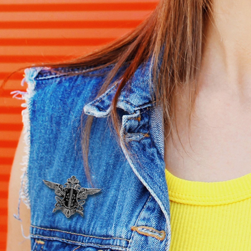 Ghim Cài Áo Bằng Hợp Kim Kẽm Hình Hắc Quản Gia Sebastian Màu Đen