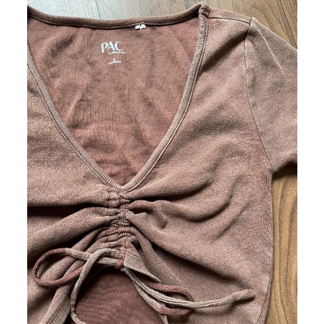 Croptop rút dây Pacsun