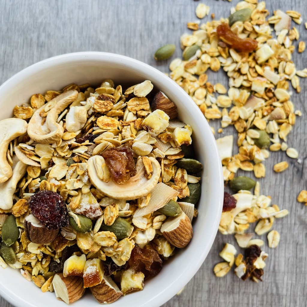 100gr Granola vị Cam Nghệ và Dâu tây gồm 7 loại hạt và quả mọng , 100% Không đường , không chất bảo quản