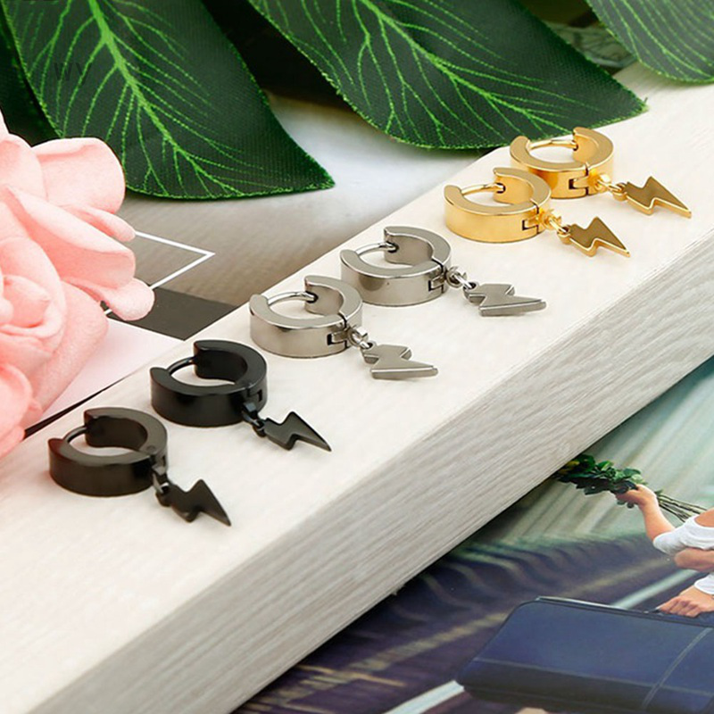 Khuyên Tai Thép Titan Hình Sấm Sét Cá Tính