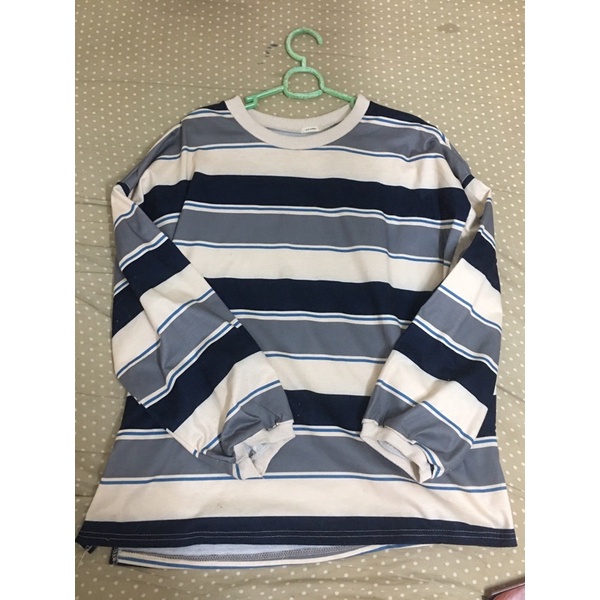 áo sweater kẻ đen xanh