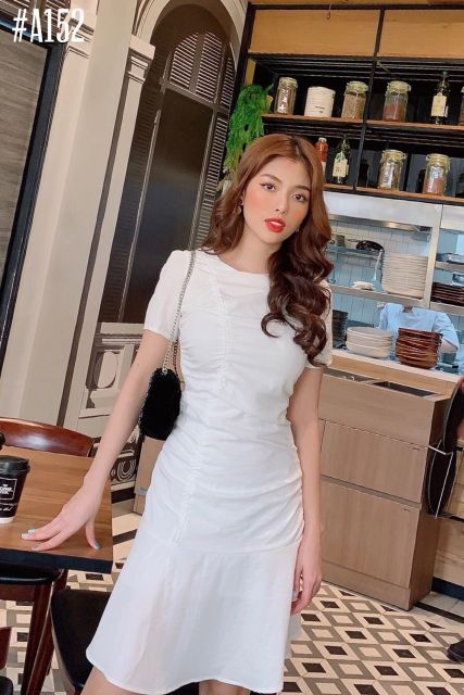 ĐẦM TRẮNG ĐUÔI CÁ NHÚN THÂN