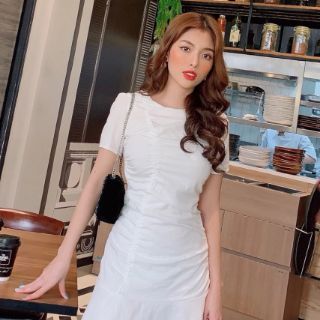 ĐẦM TRẮNG ĐUÔI CÁ NHÚN THÂN