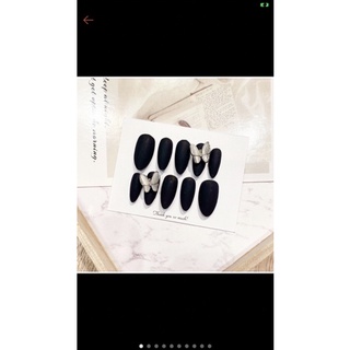 Nailbox thiết kế đen trơn lỳ gắn bướm đá siêu xinh