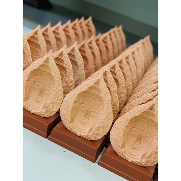 Tượng Phật Thích Ca mâu ni 3D bằng Gốm trên lá bồ đề