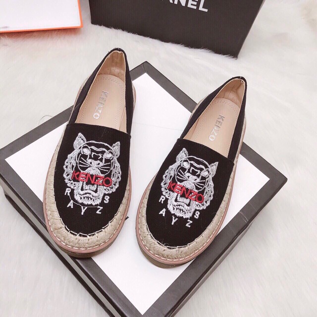 Giày slipon kenzoo thêu viền cói