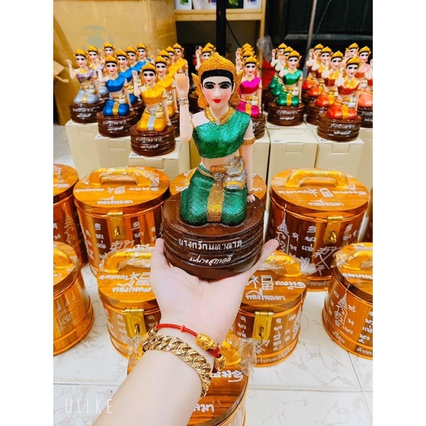 T.ượng n.àng n.g.o.ă.c pin v.ẫy tay may mắn Thái Lan (Hình ảnh thật)