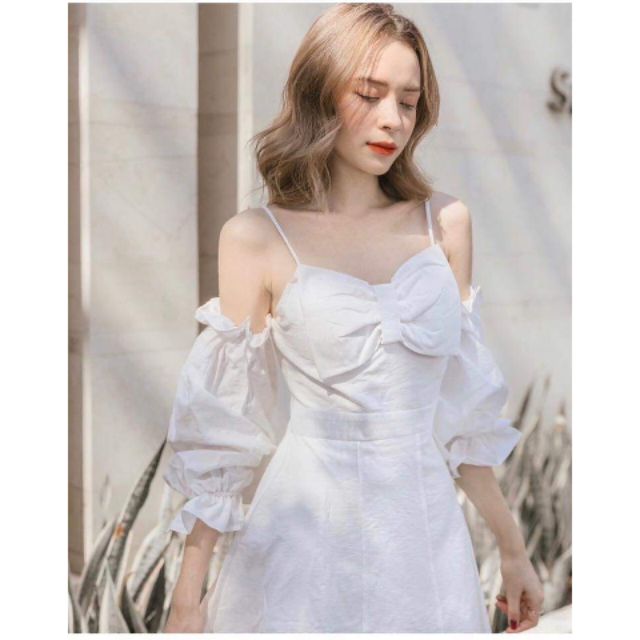 Đầm trắng trễ vai so cute phiên bản nơ ngực
