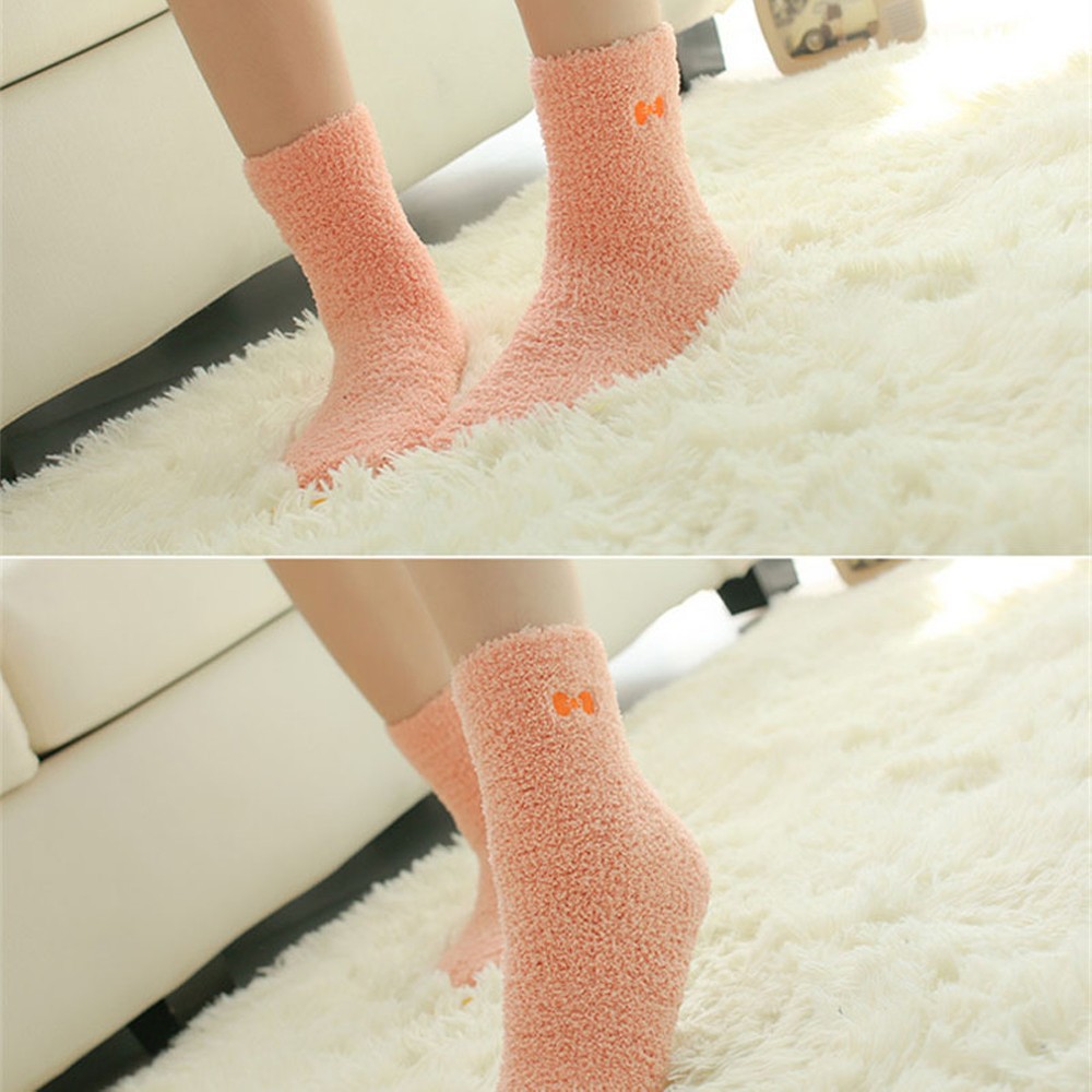 Cặp tất nhung họa tiết nơ dày dặn ấm áp cho nữ