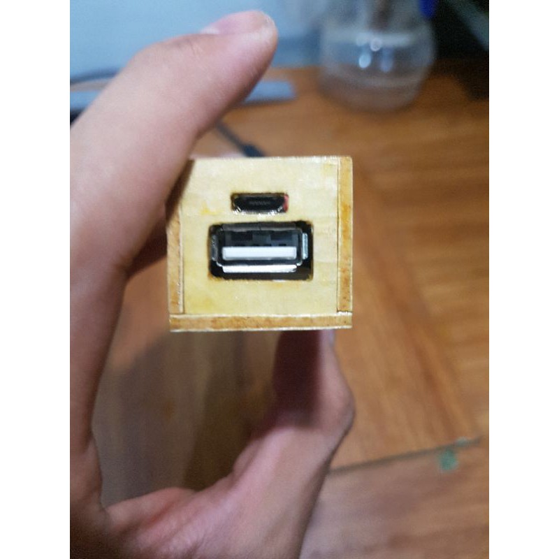 Box sạc dự phòng có khắc chữ theo yêu cầu vỏ gỗ mini 1 cell pin và 2 cell pin 18650( có sẵn lò xo)