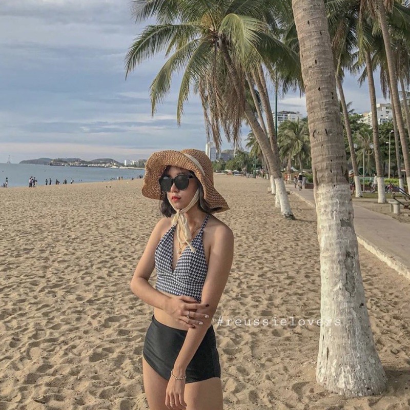 𝑹𝑬𝑼𝑺𝑺𝑰𝑬 𝑩𝑰𝑲𝑰𝑵𝑰 Đồ bơi hai mảnh cạp cao áo khoét ngực caro đen trắng phong cách Hàn Quốc #rsbkn023 | BigBuy360 - bigbuy360.vn