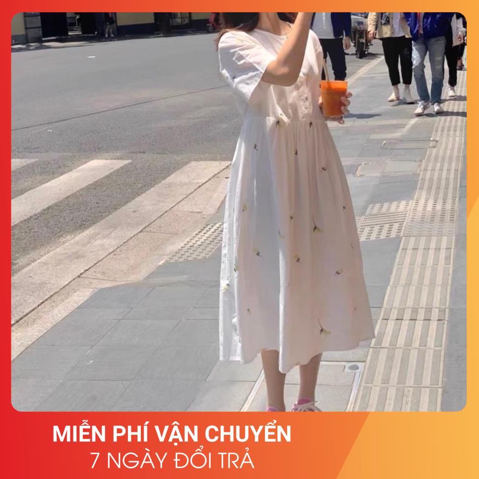 Đầm Cúc Dọc Hoa Nhí Tay Lỡ 24AP Nữ [FREESHIP] 🌸 Váy trắng form suông rộng bánh bèo tiểu thư phối cổ thuyền Ulzzang 🌸 | BigBuy360 - bigbuy360.vn