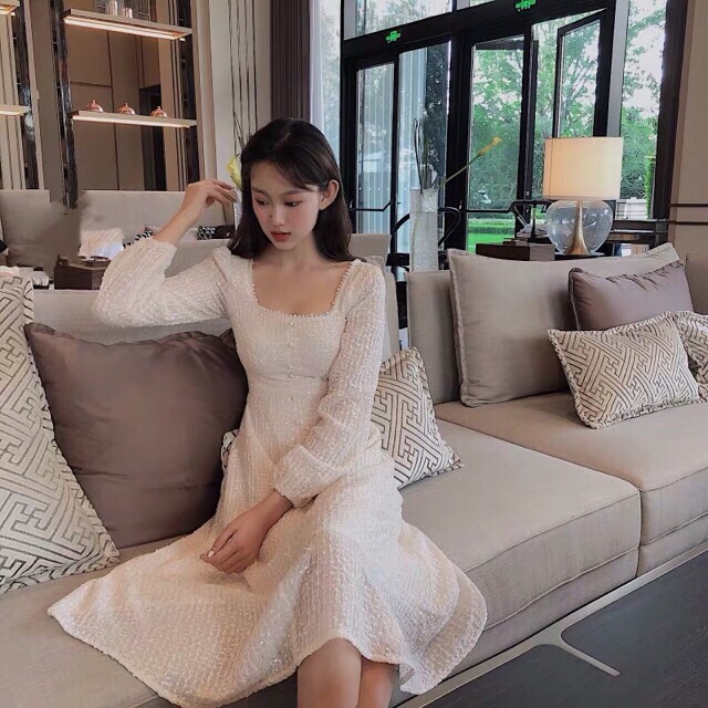 Váy kim sa cổ vuông
