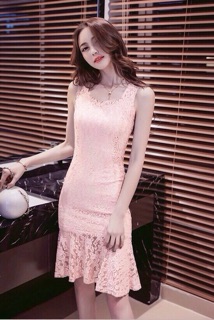 D155-ĐẦM ÔM REN ĐUÔI CÁ CỔ VUÔNG 