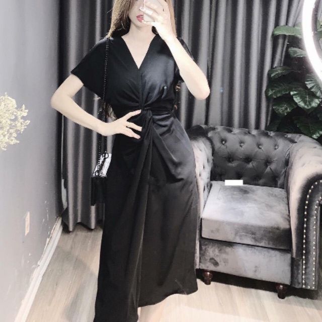 ĐẦM XÒE ĐEN CỔ V XOẮN EO