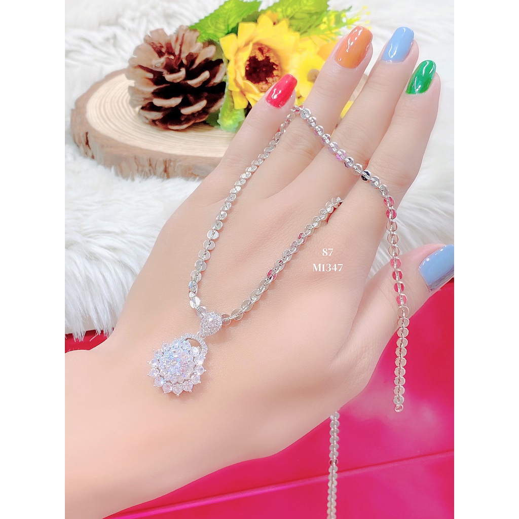 Mặt dây chuyền nữ UHA mạ vàng 18K kiểu dáng sang trọng M1347