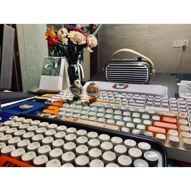 Blind box búp bê trưng bày bàn làm việc, kệ sách bên cạnh bàn phím cơ chính hãng LOFREE siêu đáng yêu