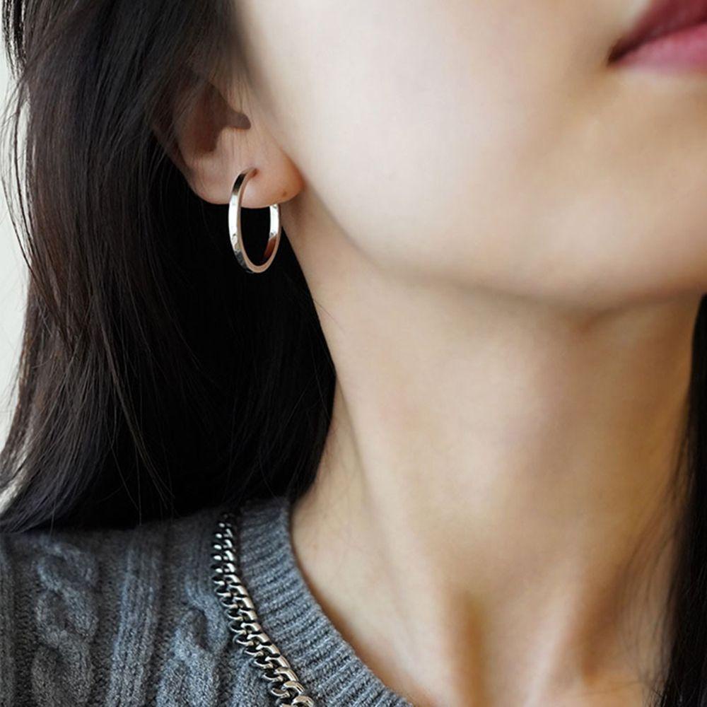 Bông Tai Tròn Bằng Kim Loại Bóng Thanh Lịch Phong Cách Hàn Quốc Cho Nữ