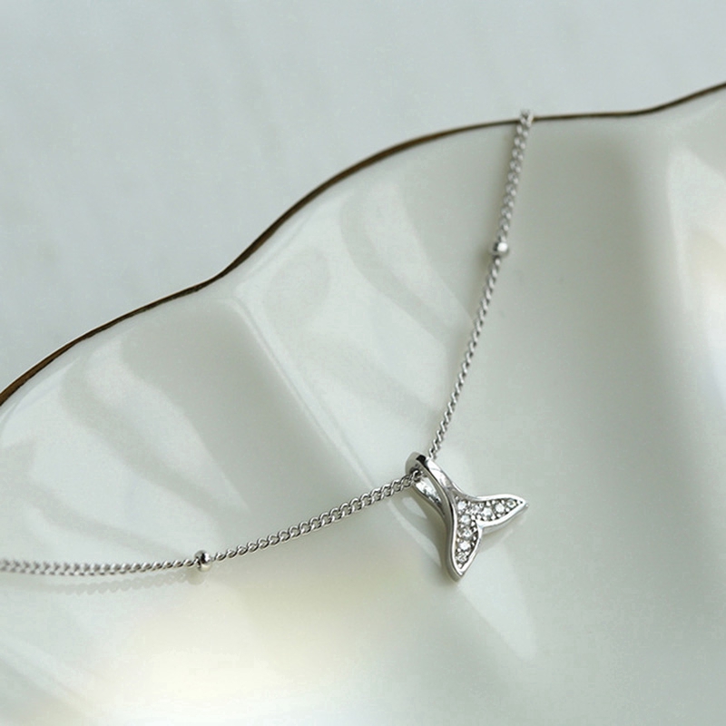 Vòng tay đính đá Zircon hình đuôi cá dành cho nữ