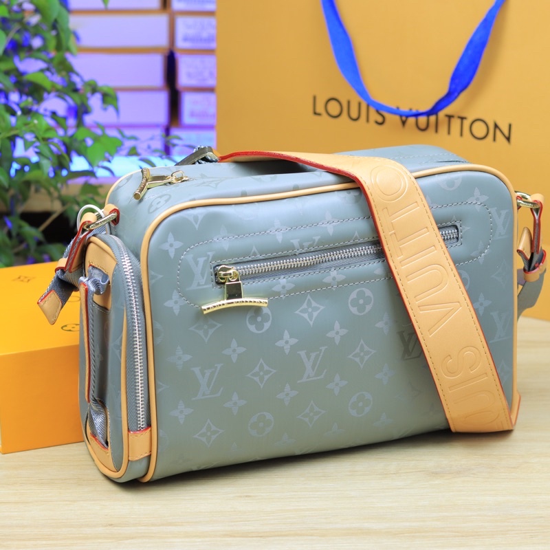 Túi đeo chéo lv nam có thể để máy ảnh size 28cm - L5568