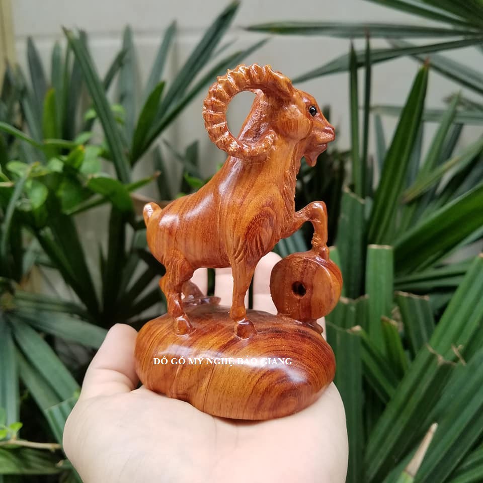 Tượng con dê gỗ hương 12 cm (mẫu mới)