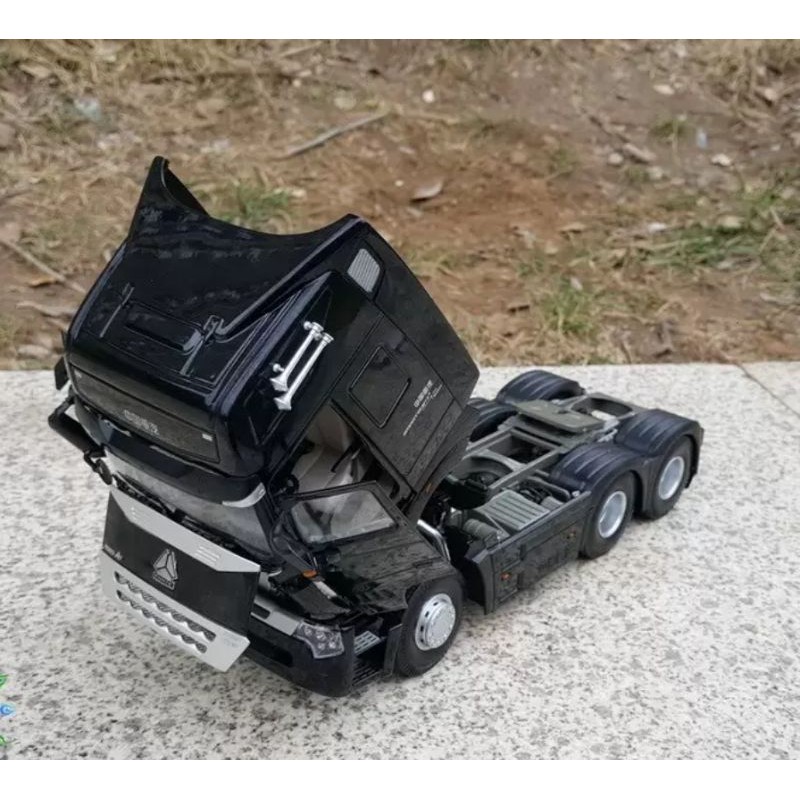 Xe mô hình đầu kéo Howo A7 hợp kim 1:24