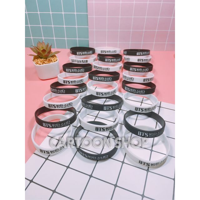 Vòng tay BTS trắng đen