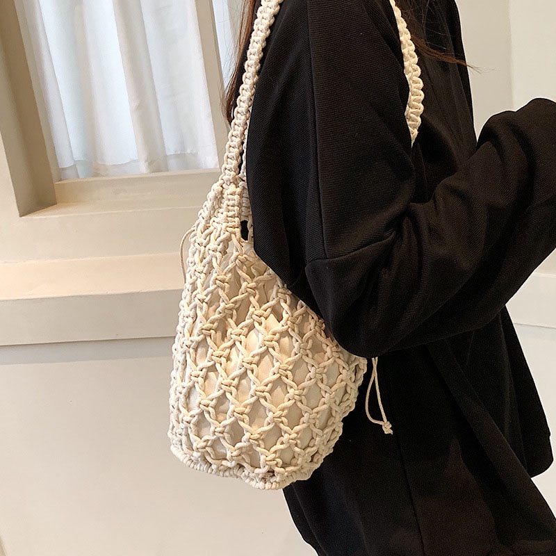 Túi xô đeo vai IELGY thiết kế khoét lỗ nhỏ gọn thời trang cho nữ