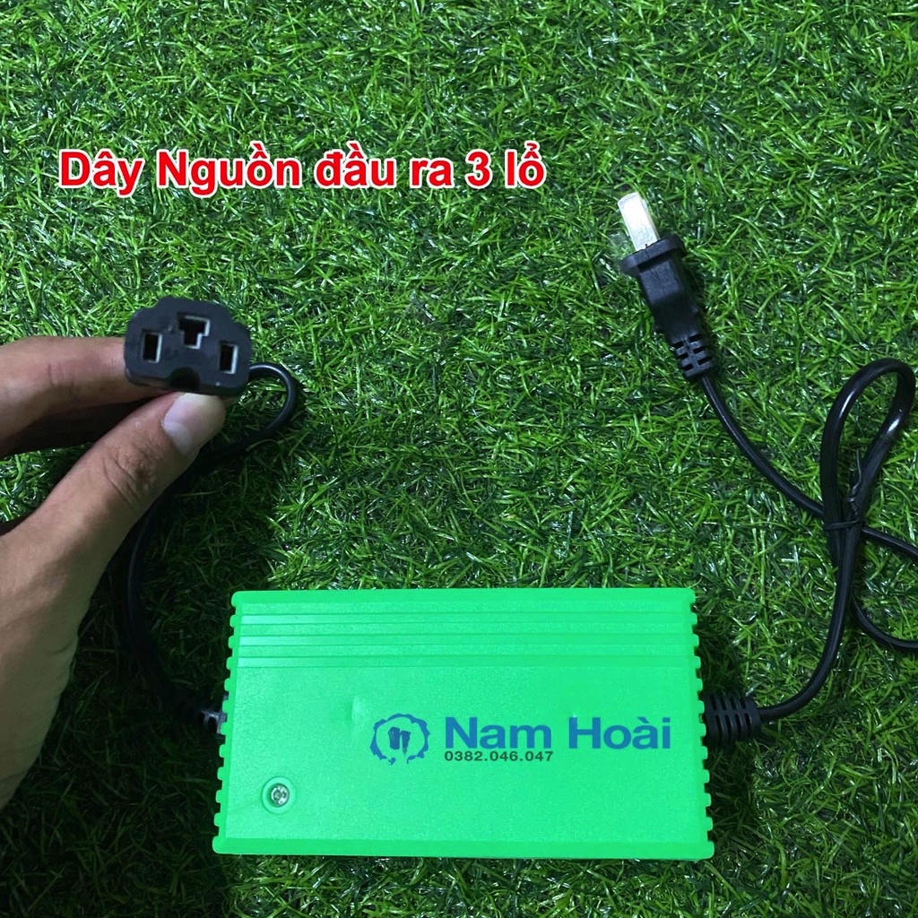 Sạc nhanh bình ắc quy 12v 2A mẫu mới có báo led đầy tự ngắt 4ah - 20ah