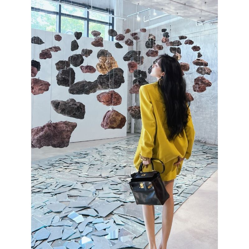 Phong Cách mới!Bộ Áo Vest + Chân Váy Ngắn Màu Vàng Mù Tạt Phong Cách Thời Trang Công Sở Mùa Thu 2022 Mới