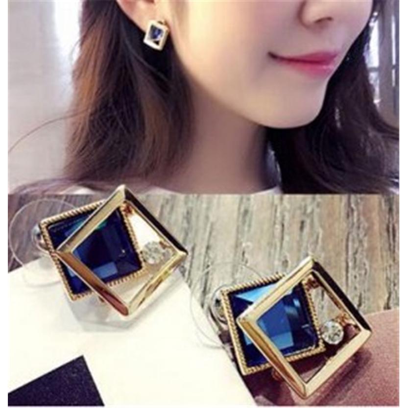 Đôi bông tai vuông đính đá thời trang