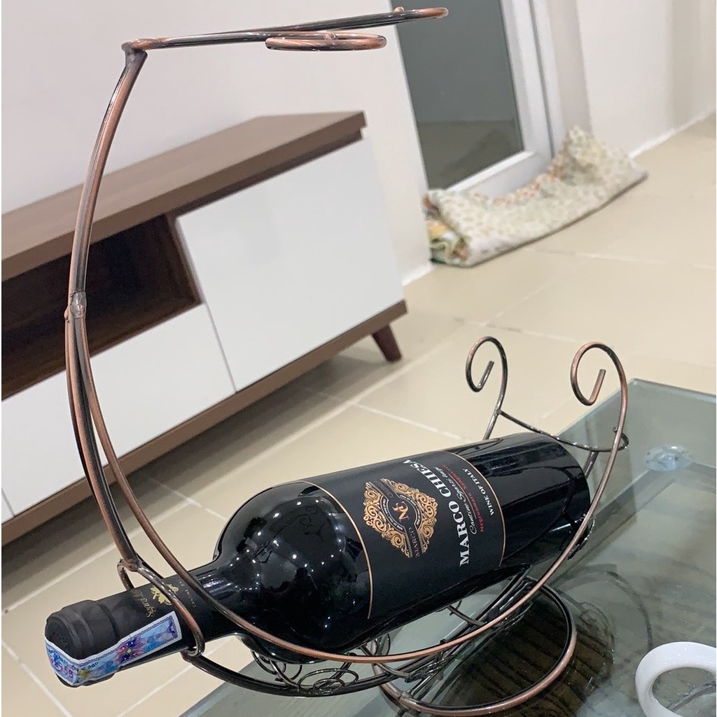 Kệ để rượu kèm giá treo 2 ly vang Tàu cướp biển  - Giá đỡ rượu vang có móc treo 4 ly trang trí bàn ăn & quầy bar