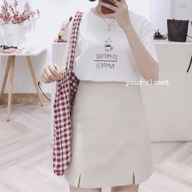 Chân váy ngắn màu kem
