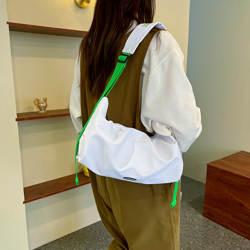 Túi Đeo Vai Vải Oxford Nhẹ Thêu Họa Tiết Thời Trang