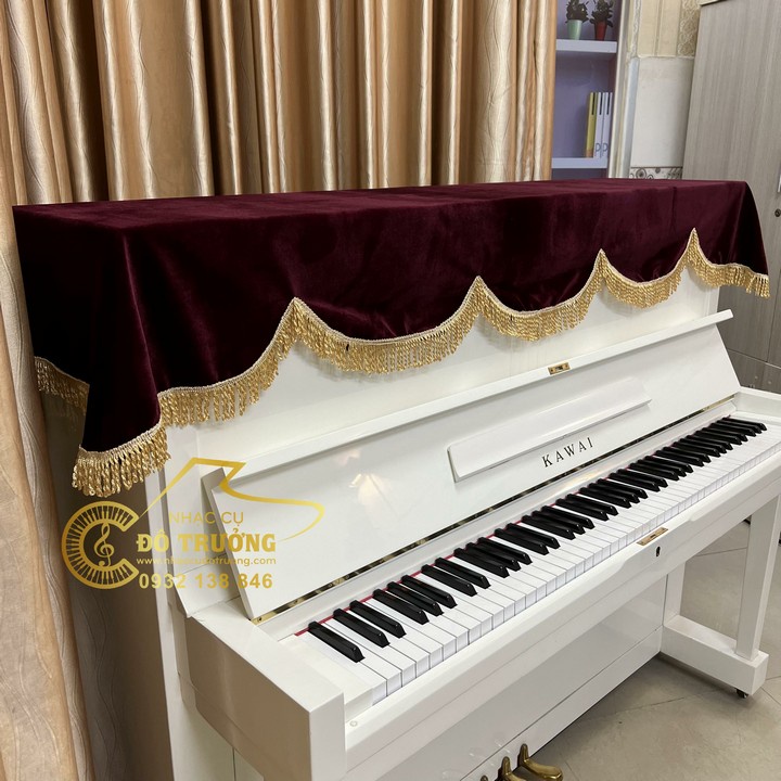Khăn phủ đàn Piano nhung đỏ đô tua rua nâu