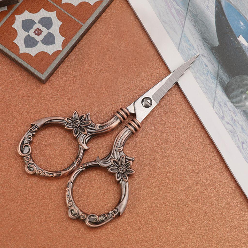 1 Kéo Cắt Kim Loại Họa Tiết Hoa Cúc