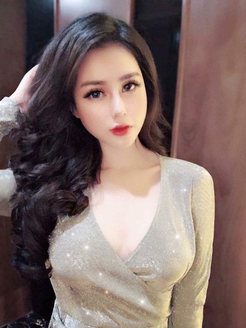 Đầm body ren nhũ tay dài