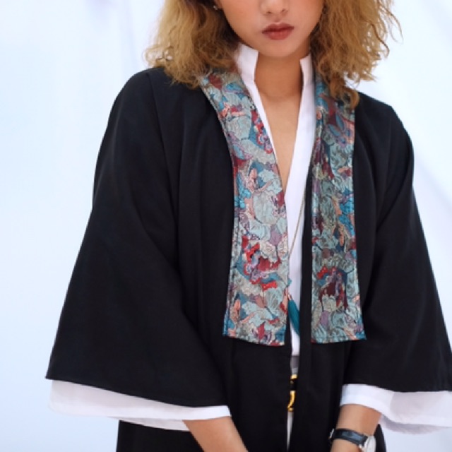 Bình Áo kimono đen hoạ tiết cách điệu hai bên dọc áo trẻ trung và cá tính